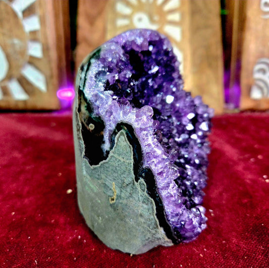 Drusa de Amatista Calidad Extra con base 770g – Calma, Meditación y Equilibrio