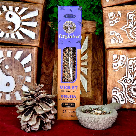 Incienso natural Violeta con un aroma delicado y profundo que relaja, equilibra emociones, alivia estrés y conflictos de pareja, aportando armonía y bienestar emocional, hecho a mano, arcania artesanía