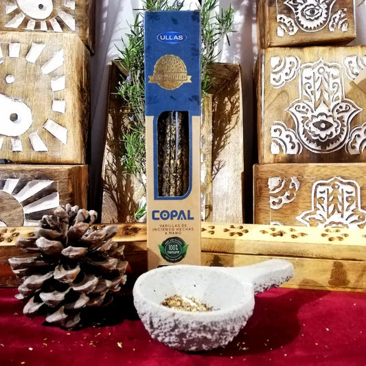 varillas de incienso copal natural aroma cálido resinoso para proteger, purificar elevar energía. Aroma ancestral que favorece la concentración y la conexión espiritual, hecho a mano, arcania artesania