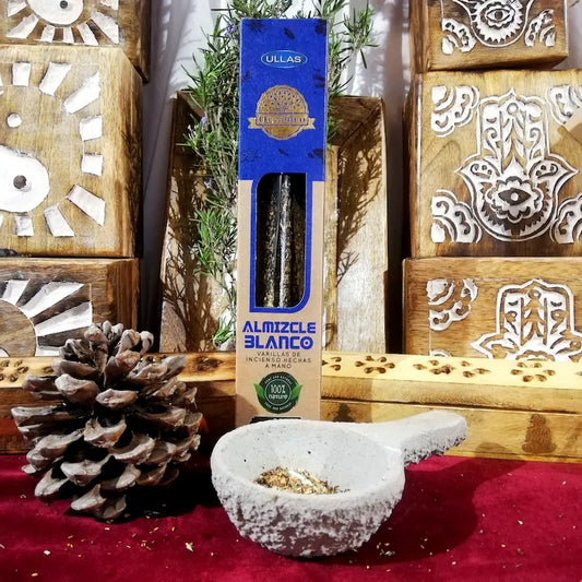 varillas de Incienso natural de Almizcle Blanco aroma suave, limpio y sutil ideal para limpiar energías, purificar espacios y crear un ambiente armonioso y ligero. hecho a mano, arcania artesania