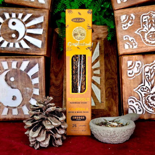 varillas de Incienso natural de Caléndula que aporta alegría, pureza y energía positiva. Aroma floral cálido que eleva el ánimo y armoniza el ambiente. hecho  a mano arcania artesania
