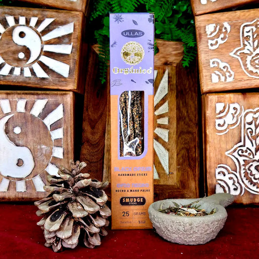 Incienso Opio Negro artesanal: aroma profundo, envolvente e intenso que relaja, purifica el ambiente, despierta la creatividad y crea un refugio emocional. hecho a mano arcania artesania