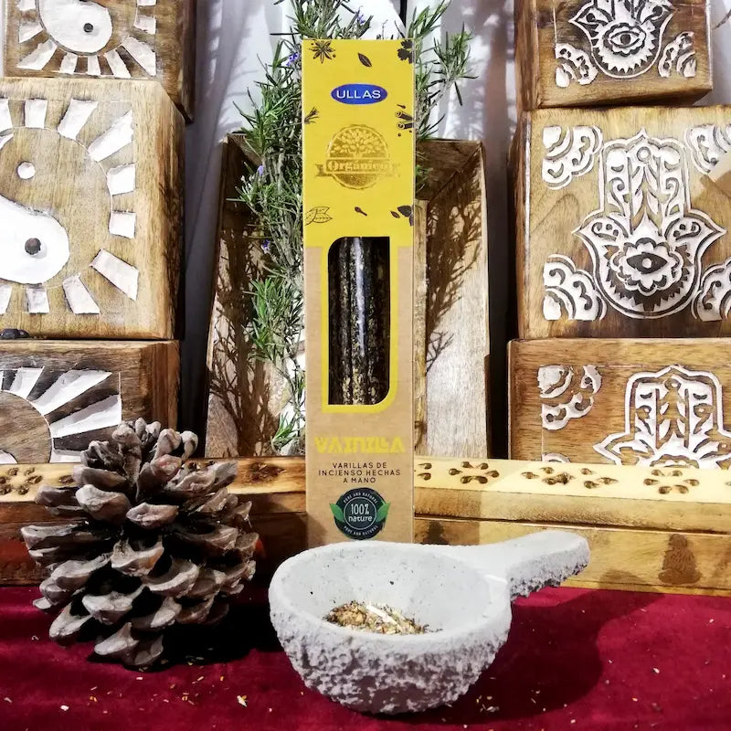 varillas de Incienso natural Vainilla que fomenta amor, pasión y relajación, con efecto afrodisíaco. Aroma dulce y envolvente para rituales y bienestar emocional. hecho a mano arcania artesania