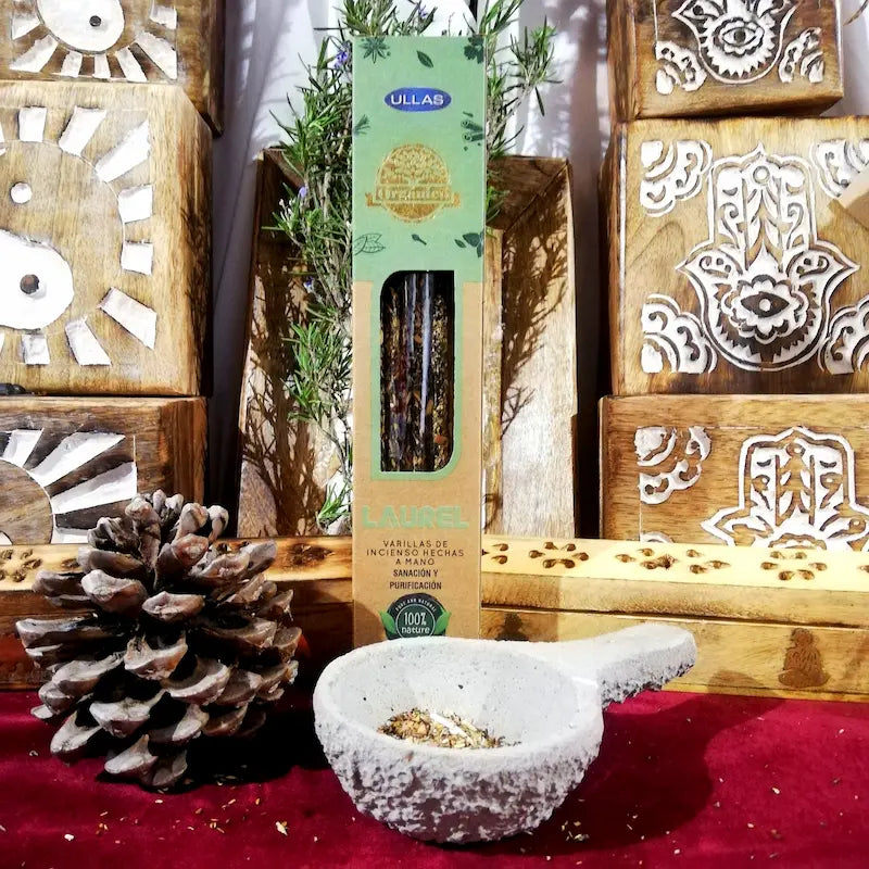 varillas deIncienso natural de Laurel aroma fresco y herbáceo que purifica energías y favorece la concentración. Aroma natural y fresco ideal para rituales, meditación y bienestar. hecho a mano, arcania artesania