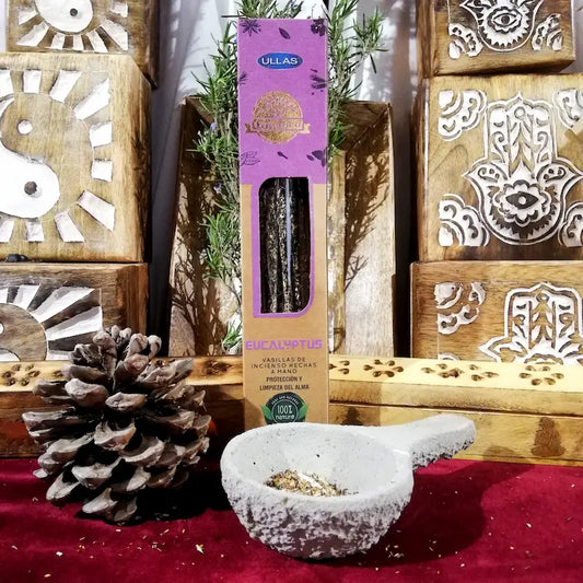varillas de incienso natural  de eucalipto aroma mentolado para relajar, proteger y renovar tu energía. Aroma fresco que aporta claridad mental, motivación y bienestar. hacho a mano, arcania artesania